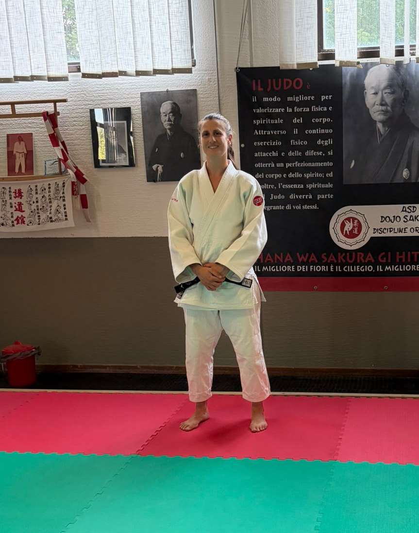 Arianna Bardini in judogi nel Dojo Sakura