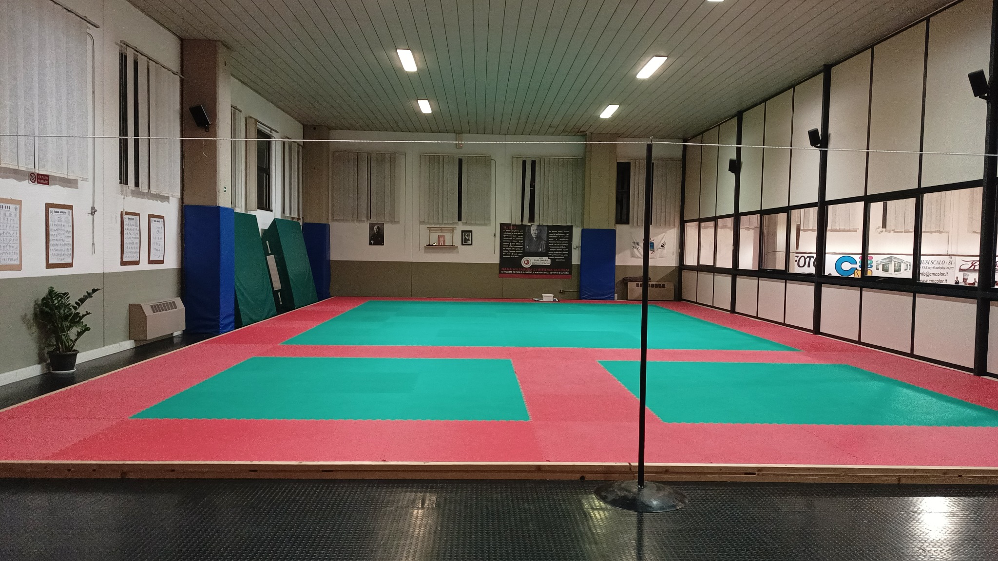 Ampia sala del Dojo Sakura con tatami verde e rosso