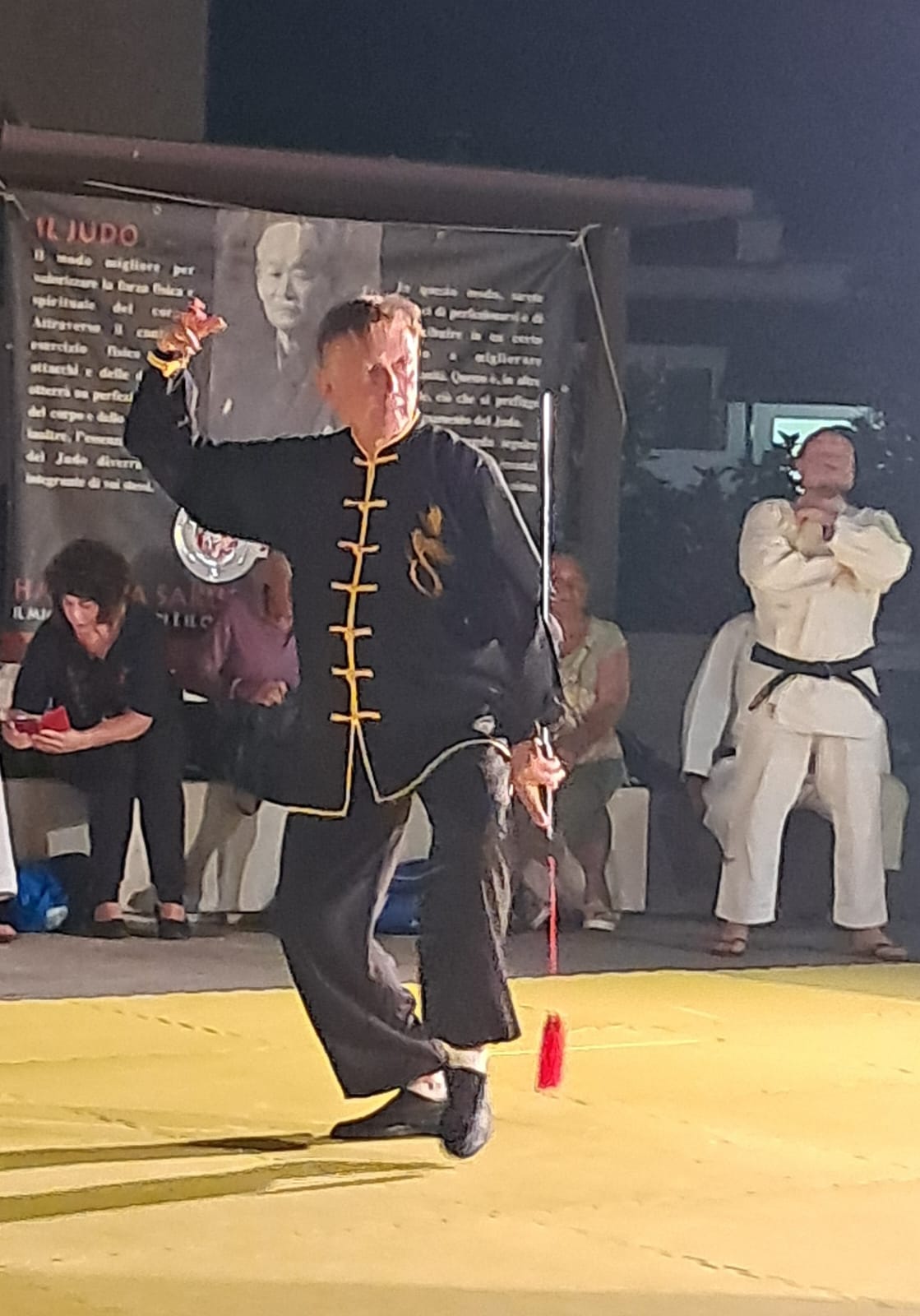 Il maestro del corso durante una dimostrazione
